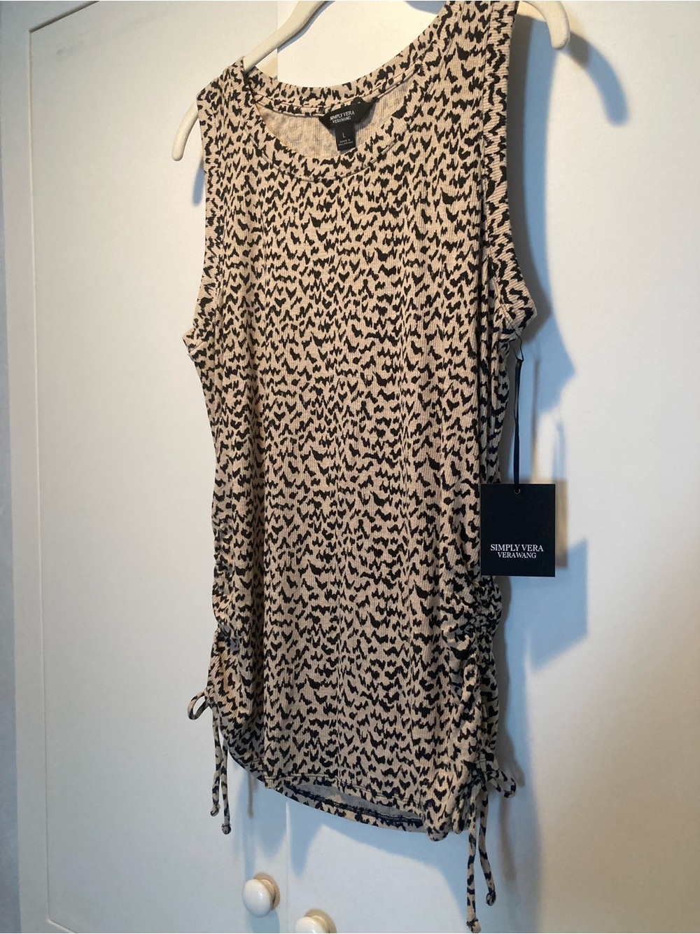Simply Vera Vera Wang Sleeveless Tie-Hem Tank Top in Beige and Black - Picture 4 of 4
